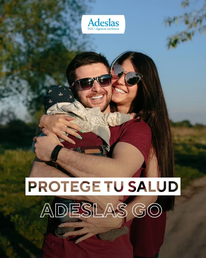 Seguro médico flexible Adeslas Go: familia protegida al aire libre