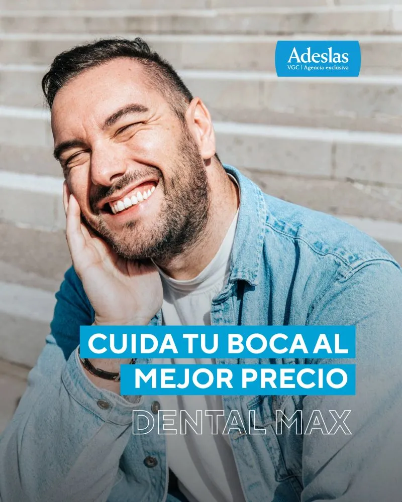 Seguro dental Adeslas Dental MAX: hombre sonriente al mejor precio